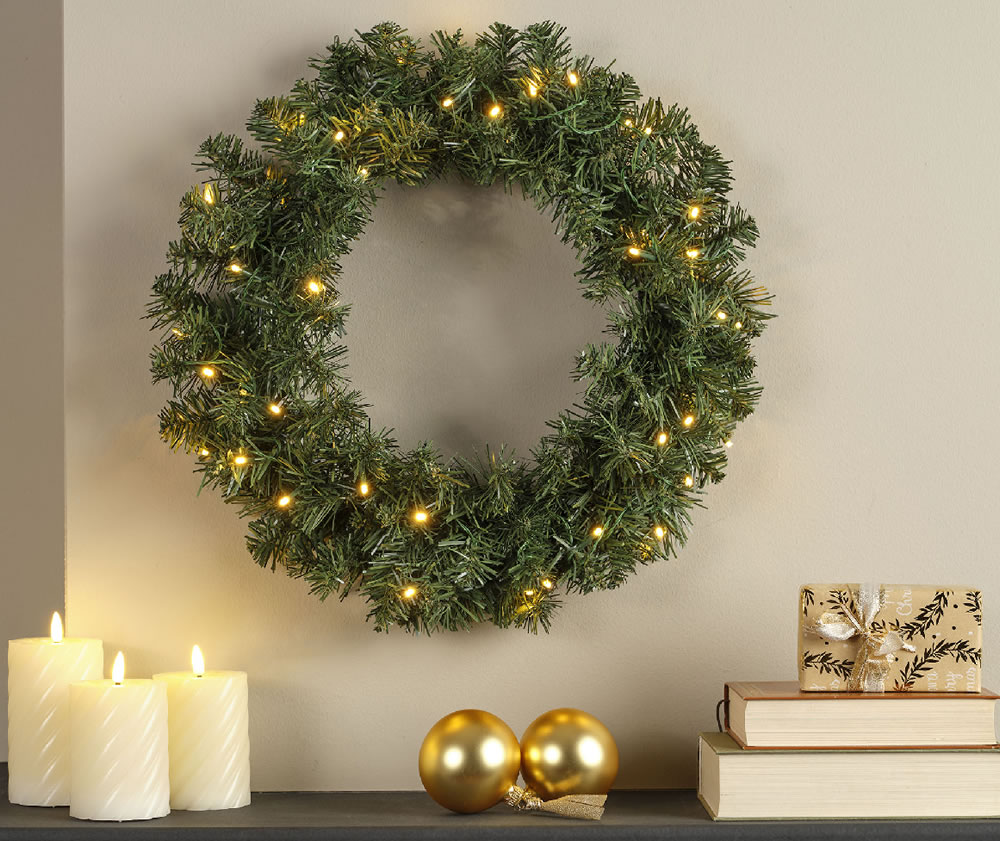 Kerstkrans groen met LED 35 cm (per stuk) Kerstkrans groen met LED 35 cm (per stuk)