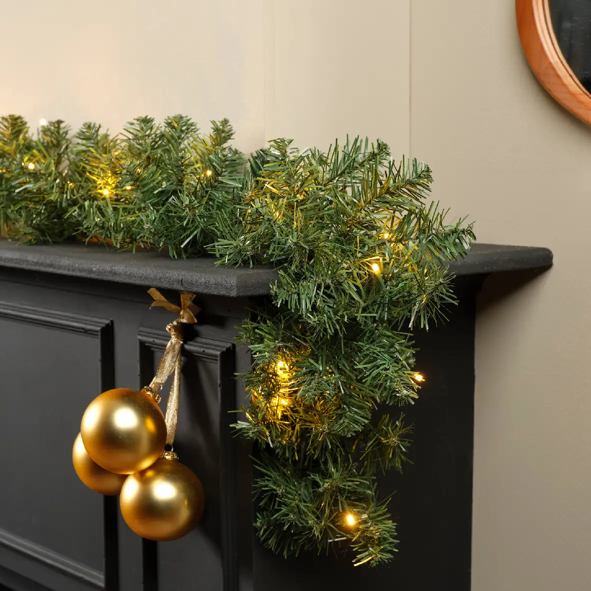 Guirlande kerstslinger groen met 50 LED 270 cm (per stuk)